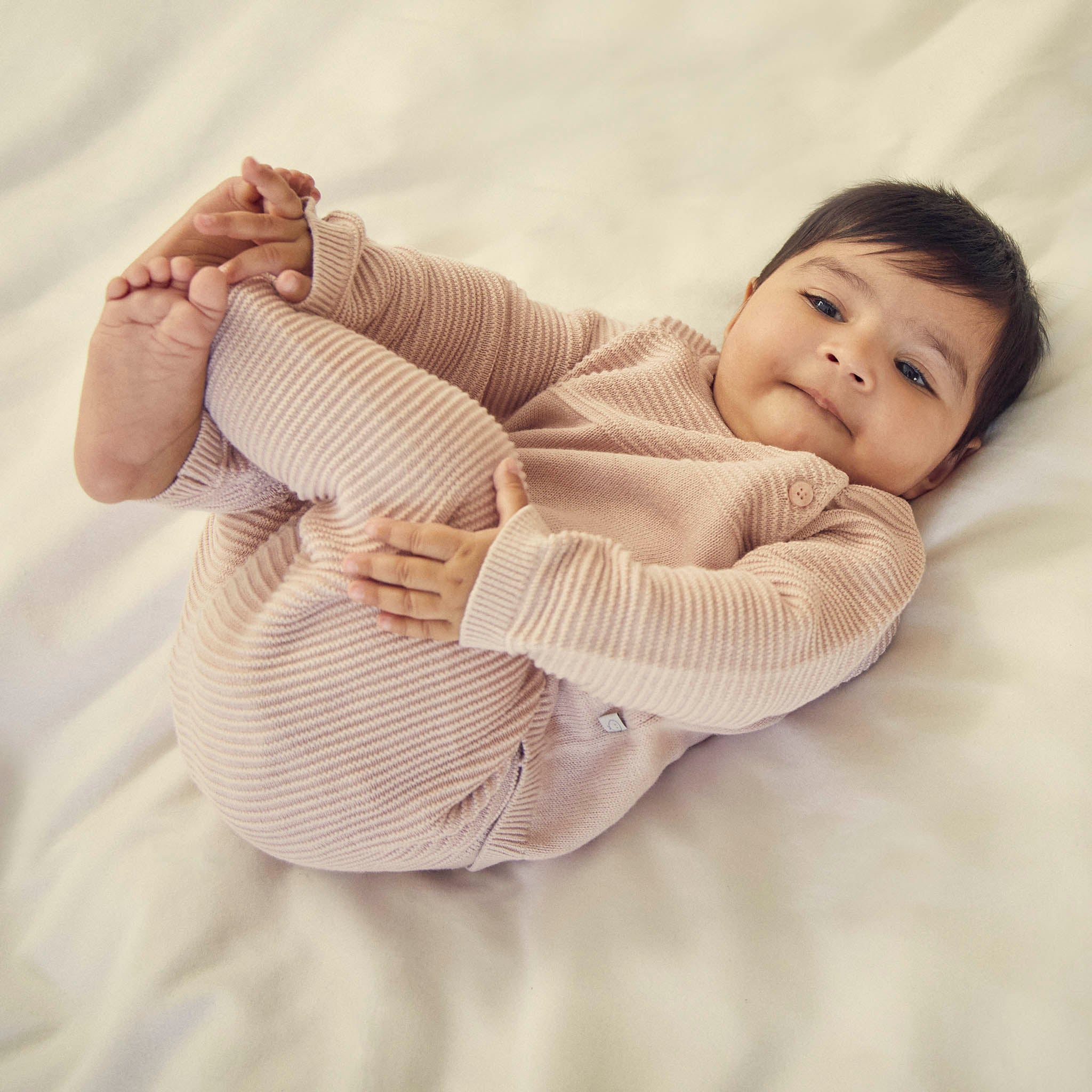 Knitted_Raglan_Sleeve_Jumper___Joggers_Outfit_blush_1210_2_web_1_83fd0f0b-ae9c-4a00-9ea4-69b27c22a09d
