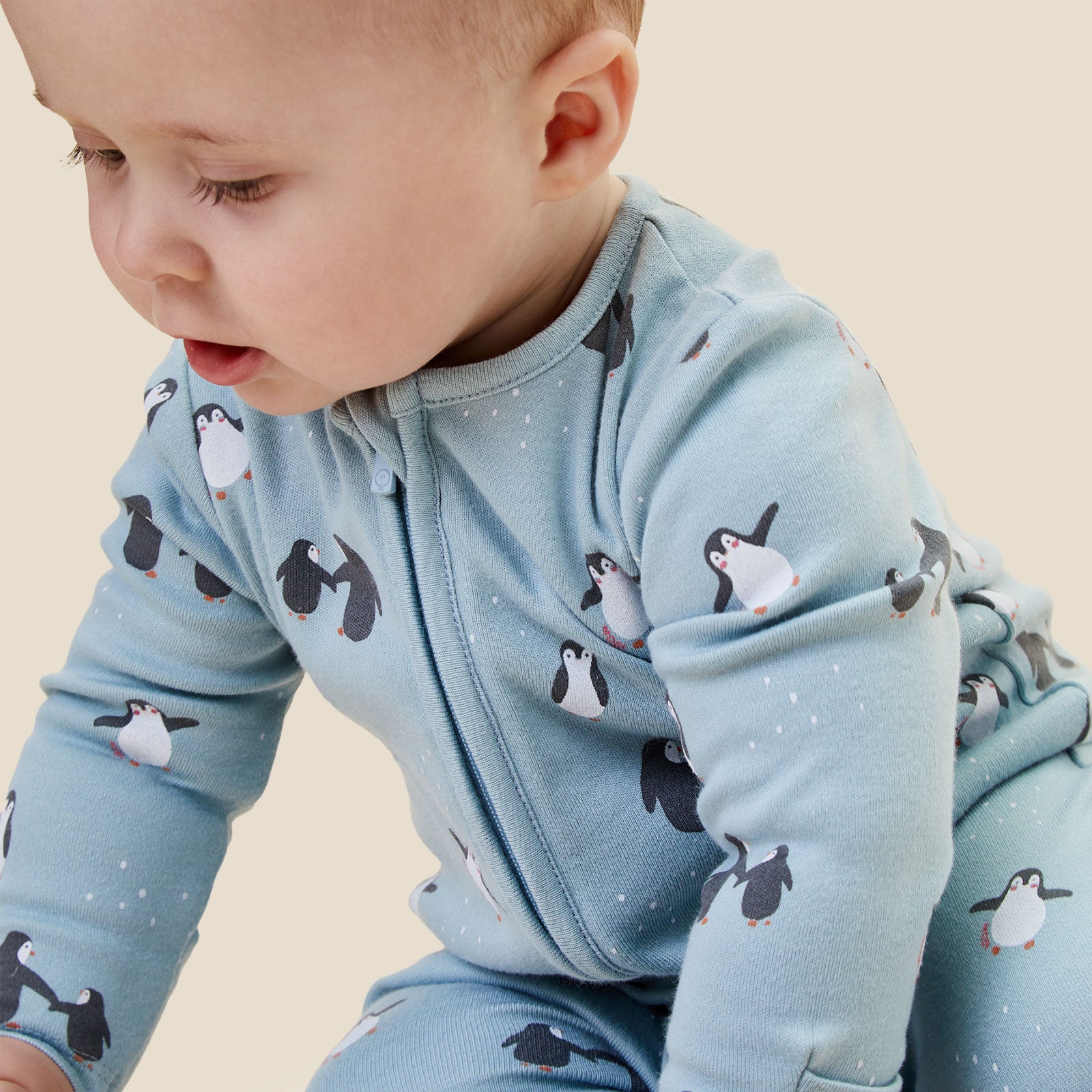PENGUIN-PRINT-CLEVER-ZIP-SLEEPSUIT_1354