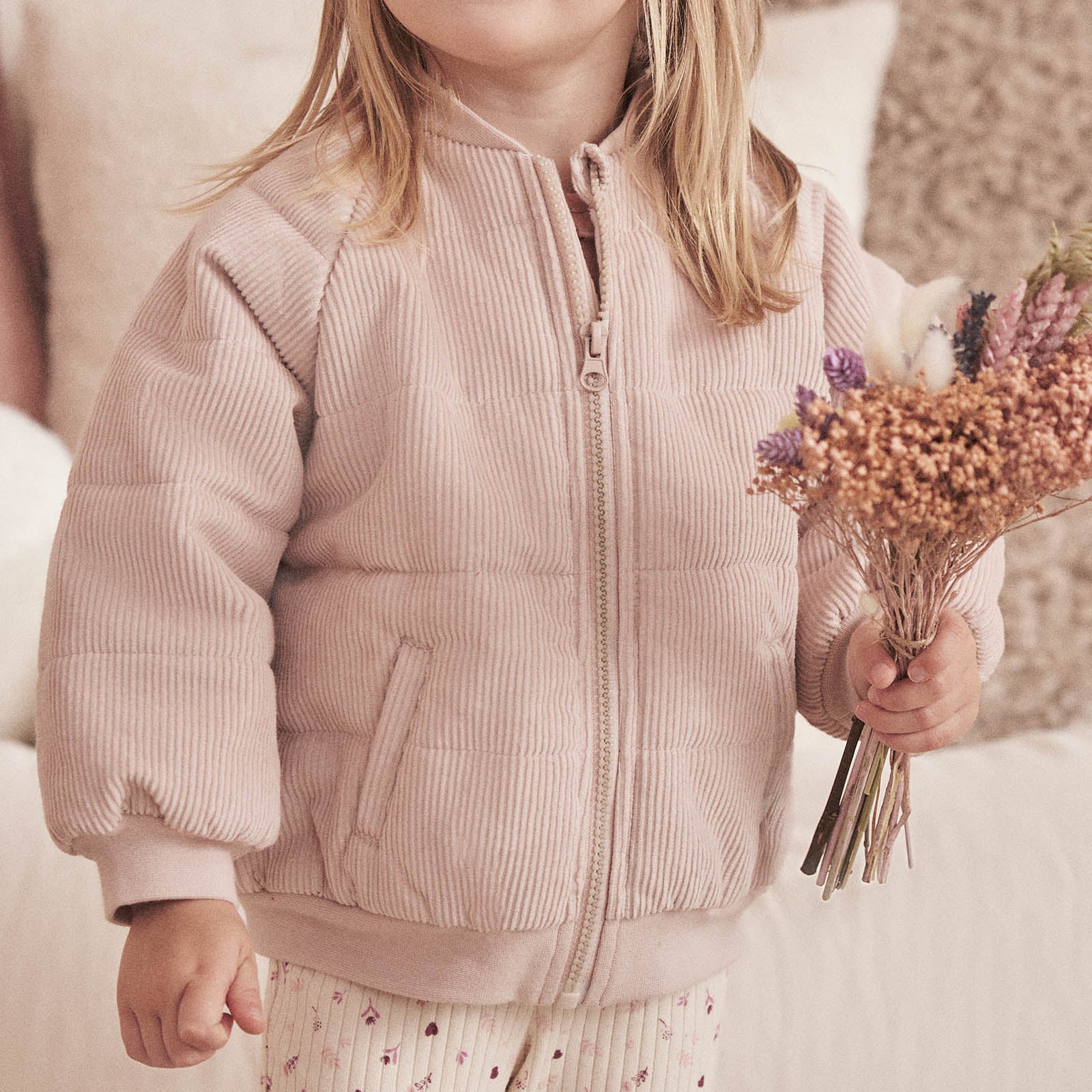 QUILTEDSWEATSHIRT_FLORALRIBBEDLEGGINGSOUTFIT_076_2
