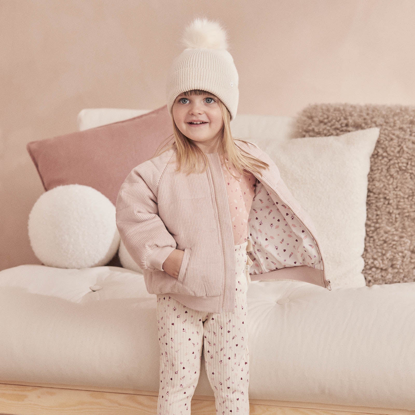 QUILTEDSWEATSHIRT_FLORALRIBBEDLEGGINGSOUTFIT_145_63709a9c-932d-4d34-94de-3f0362589915