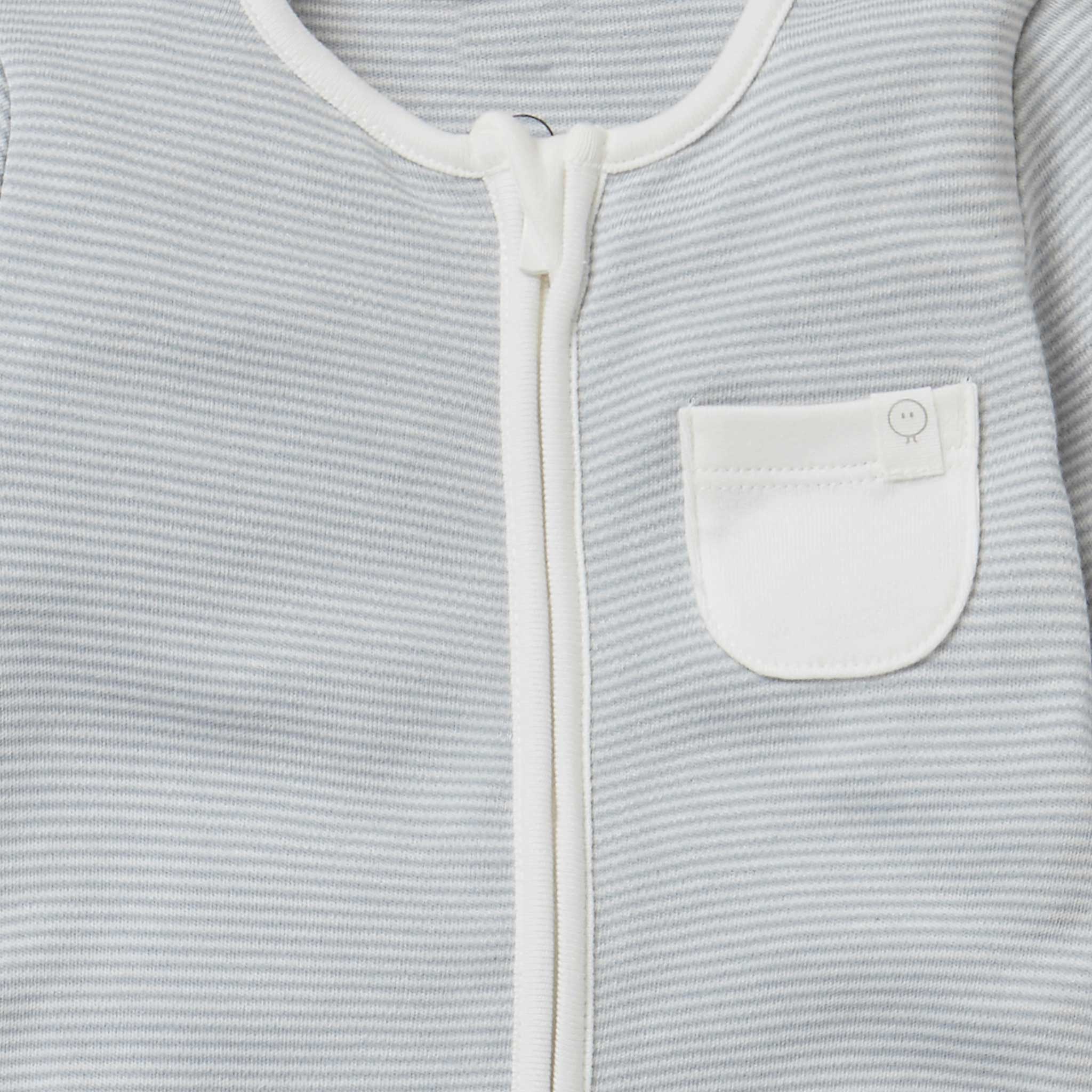 organic_cotton_babamboo_baby_zipup_sleepsuit_bluestripe_personalisationcrop_03a6659f-0f50-4b1a-bdf6-7b45dc186279